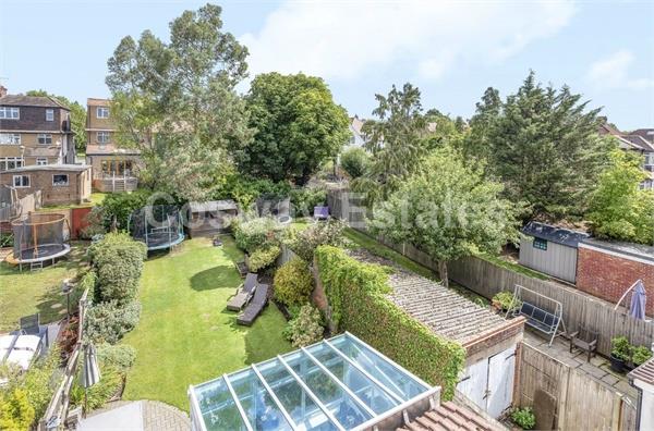 Holmwood Grove, Mill Hill